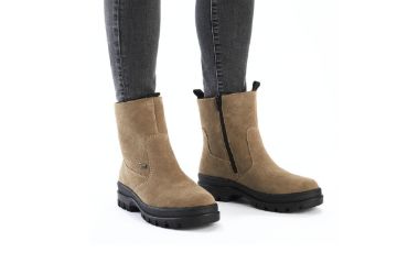 Rieker beige vinterboots til dame i semsket skinn med Flip-Grip utfellbare brodder og RiekerTEX