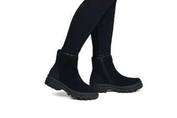 Rieker svart vinterboots til dame i semsket skinn med Flip-Grip utfellbare brodder og RiekerTEX