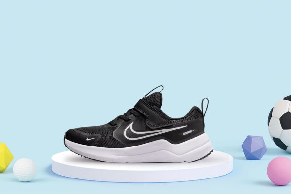 Nike Cosmic Runner HM4400-003 sort joggesko til barn med borrelås og strikklisser