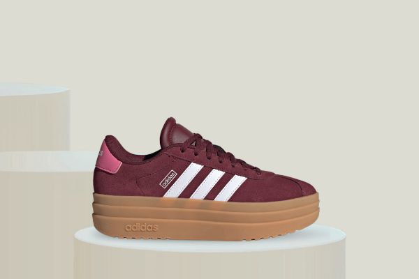 adidas VL Court Bold IH4780 burgunder sneaker med hvite striper og gumfarget platåsåle