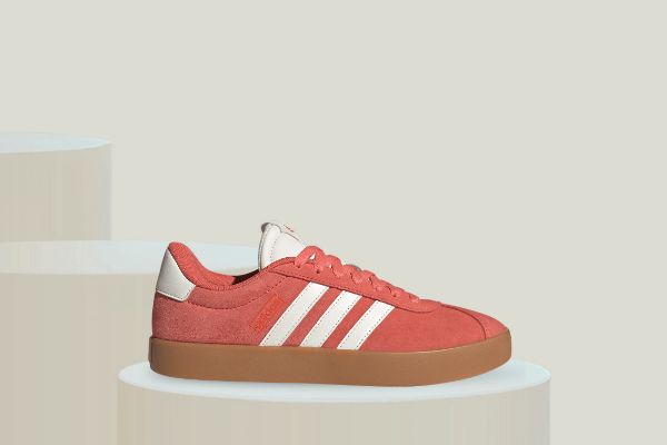 adidas VL Court 3.0 JP5327 orange damesneaker i skinn med hvite striper og gumfarget såle