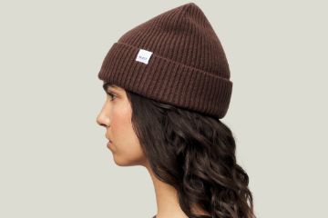 Blæst Beanie brun unisex ribbestrikket lue i 100 prosent merinoull