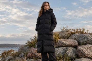 Blæst Innvik Down Coat svart lang vanntett dunjakke med hette