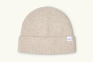 Blæst Beanie beige unisex ribbestrikket lue i 100 prosent merinoull