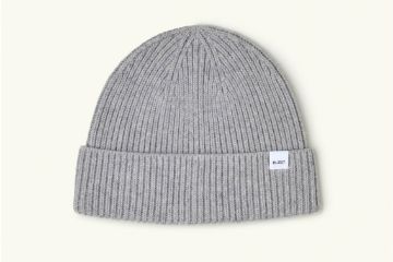 Blæst Beanie grå unisex ribbestrikket lue i 100 prosent merinoull