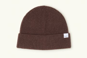 Blæst Beanie brun unisex ribbestrikket lue i 100 prosent merinoull