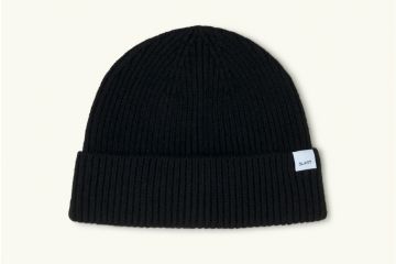 Blæst Beanie svart unisex ribbestrikket lue i 100 prosent merinoull