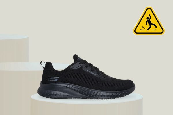 Svart Skechers Work Squad Chaos SR Awoa arbeidssko til dame med mesh, snøring, vanntett konstruksjon, Memory Foam-innersåle og sklihemmende yttersåle