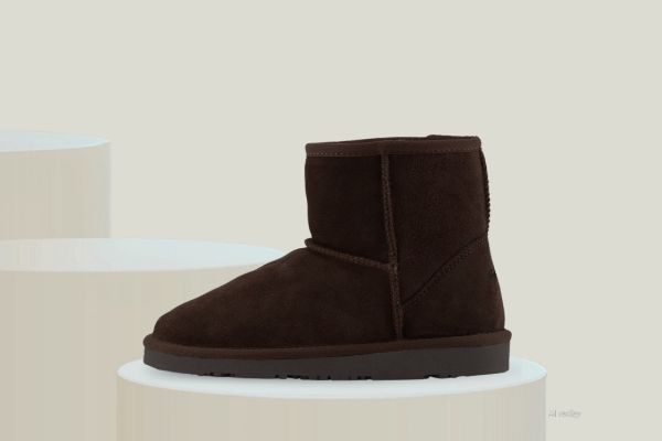Rugged Gear Bondi Low 20106 i mørk brun UGG-inspirert vinterboot til dame og junior i semsket skinn med varmt fôr