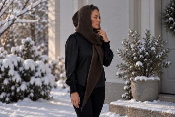 Brunt Intex Scandia hetteskjerf 467218 til dame, kombinert lue og langt skjerf i myk strikkekvalitet